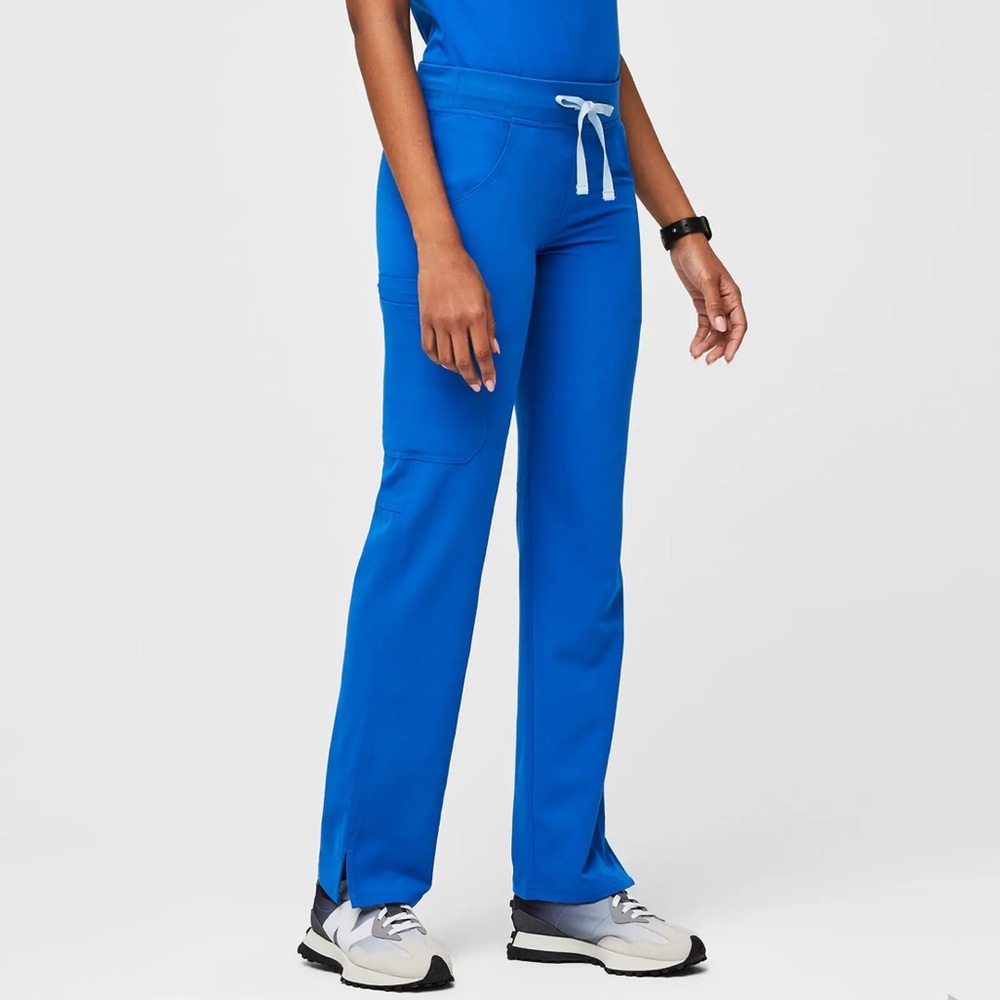 Figs Kade Cargo Scrub Pant
Royal Blue - Picture 9 of 16